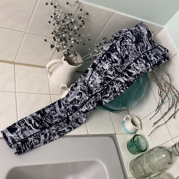 Lululemon Super lightweight no sweat breathable limited edition seamless bottoms - Picture 9 of 11